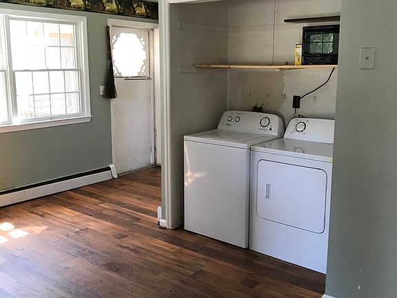 Washer and dryer on first floor