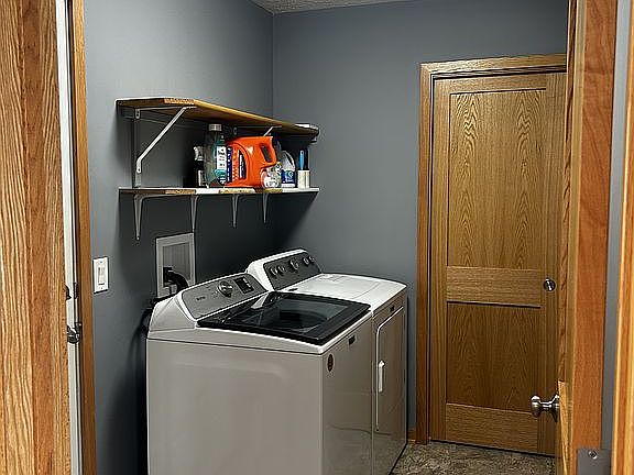 4th image of 9320 Berg Dr