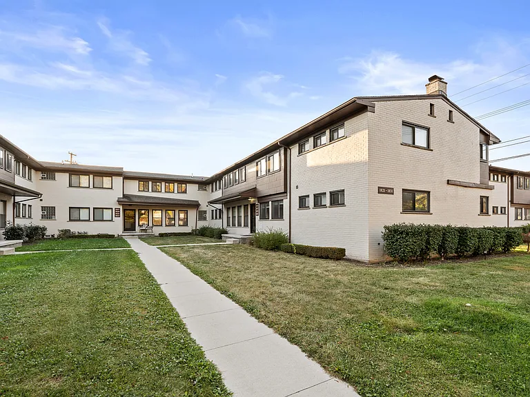 1703 W Catalpa Dr — Photo 14