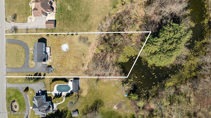 3rd image of 917 Shardon Court