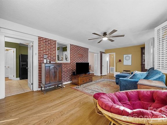3rd image of 601 Country Club Dr