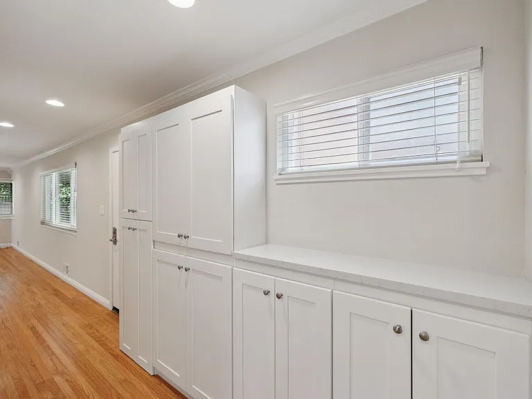 Luxury Apartment Available in gated Community downtown Palo Alto! — Photo 10