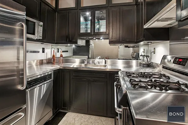 Sold by Bond New York | media 13