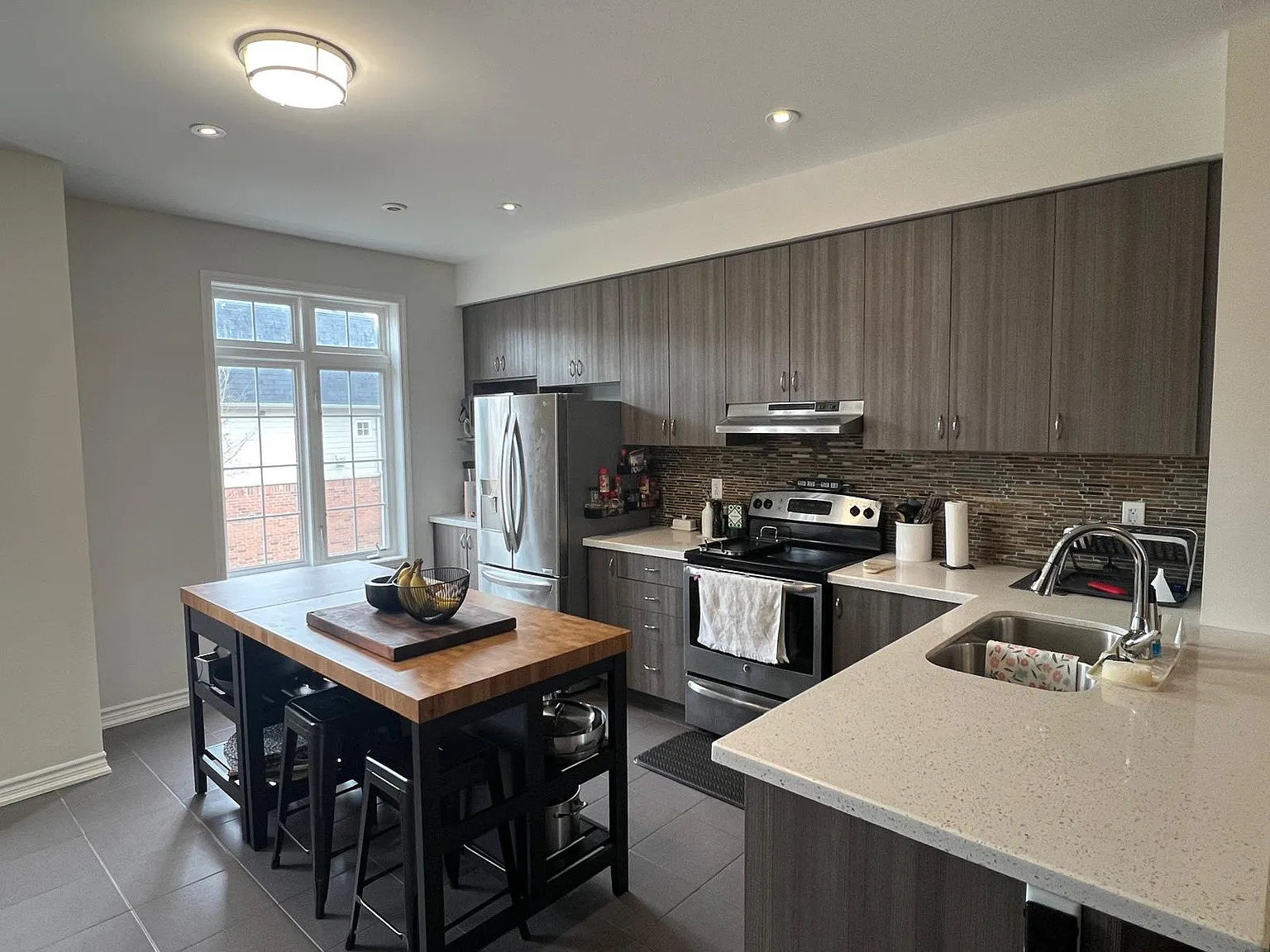 1129 Haig Blvd — Photo 4
