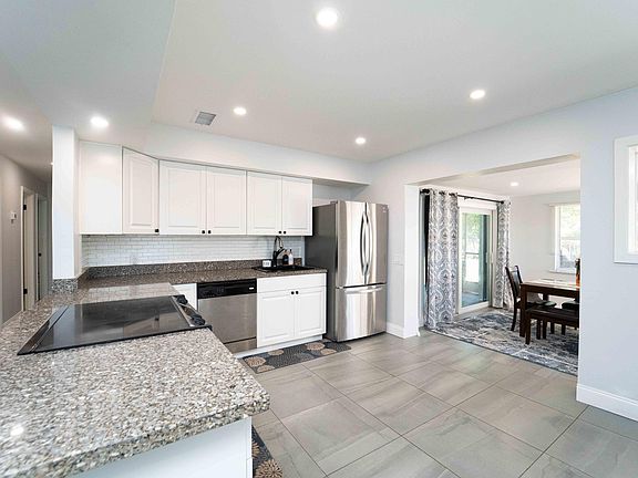 5th image of 477 SE Asbury Lane