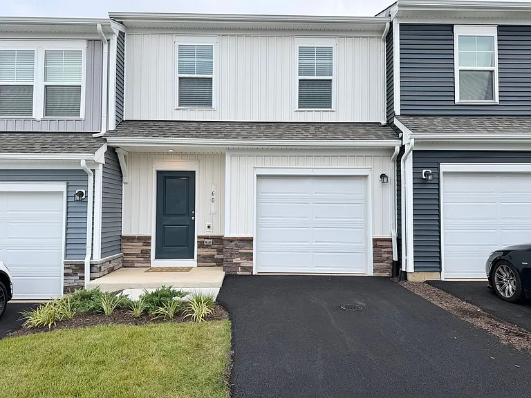 60 Sophie Kathyrn Dr — Photo 2