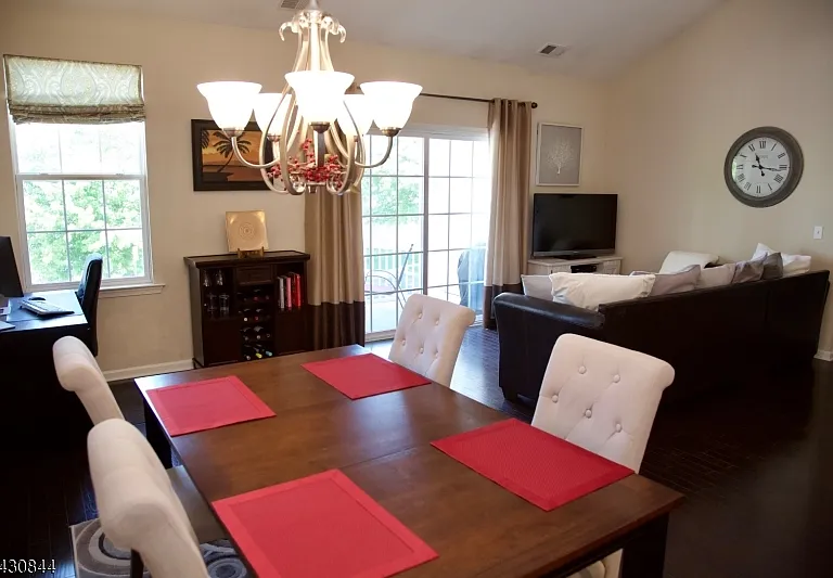 104 Stone Creek Ct — Photo 8