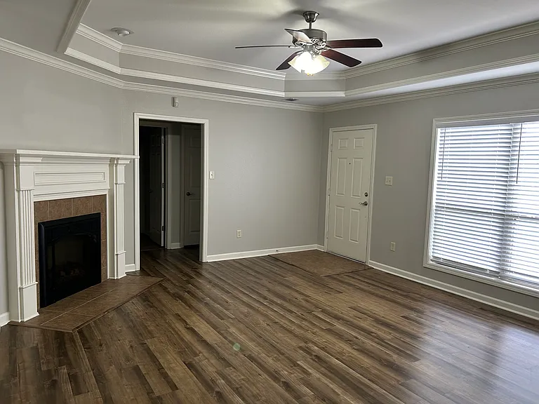 267 Creek View Dr — Photo 2