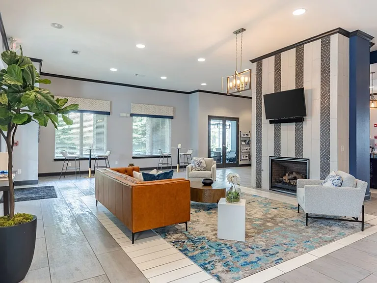 Alinium at Zionsville — Photo 7