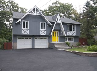 7 Marshall Trl, Hopatcong, NJ 07843