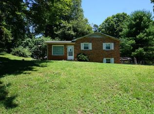 936 33rd St NE, Conover, NC 28613