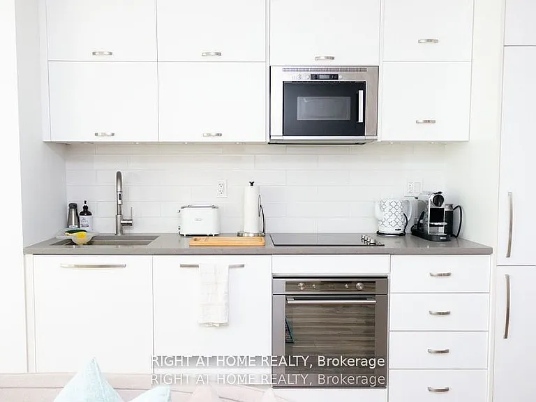 106 Dovercourt Rd #515 — Photo 9