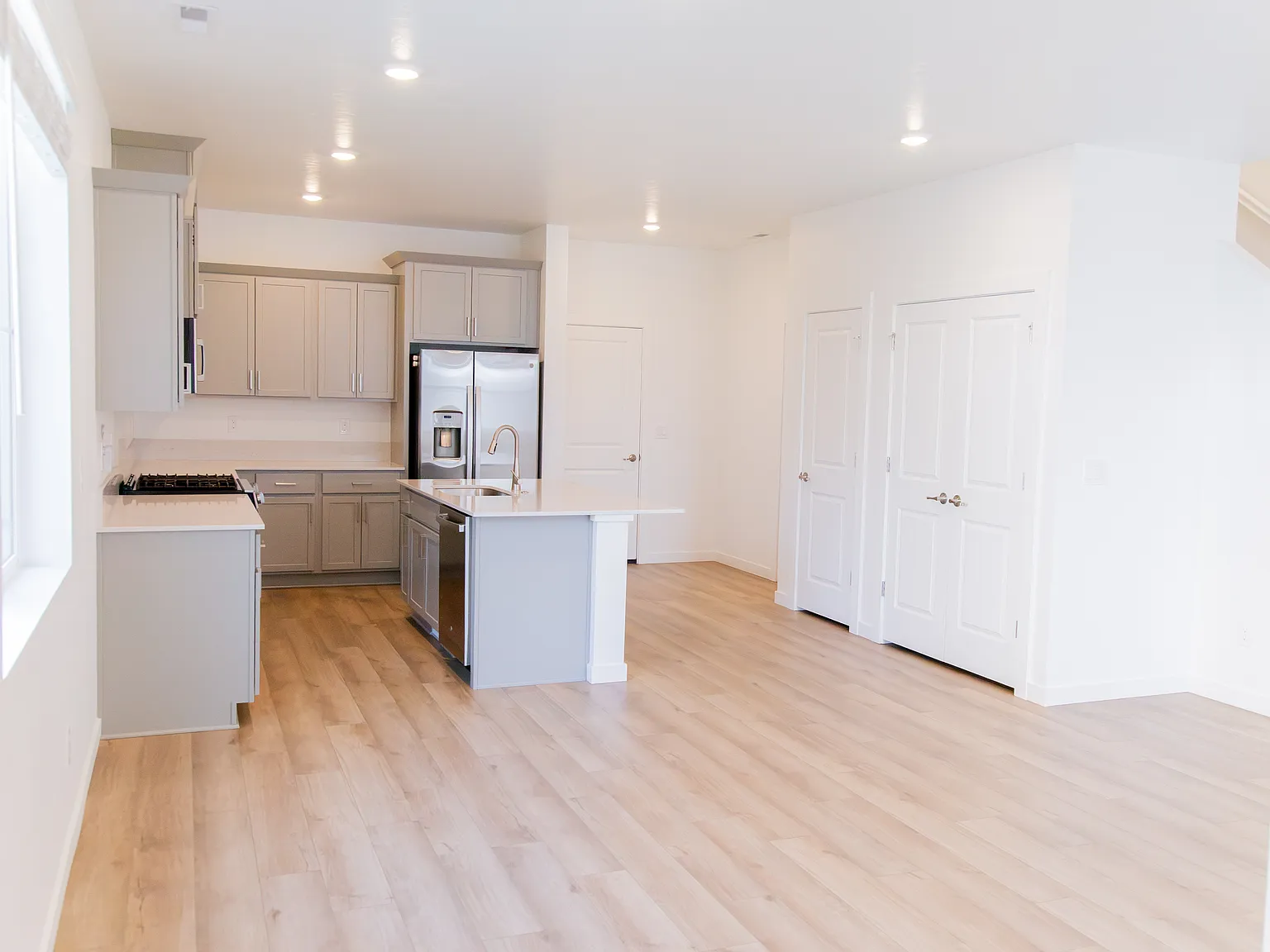 4 bed, 1928 sqft, $2,700 — Photo 4