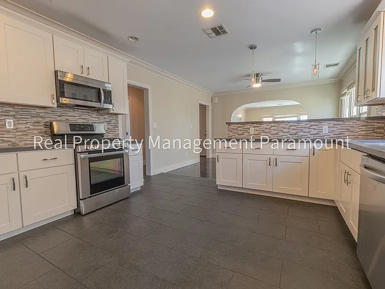 1925 South Harcourt Avenue, — Photo 6