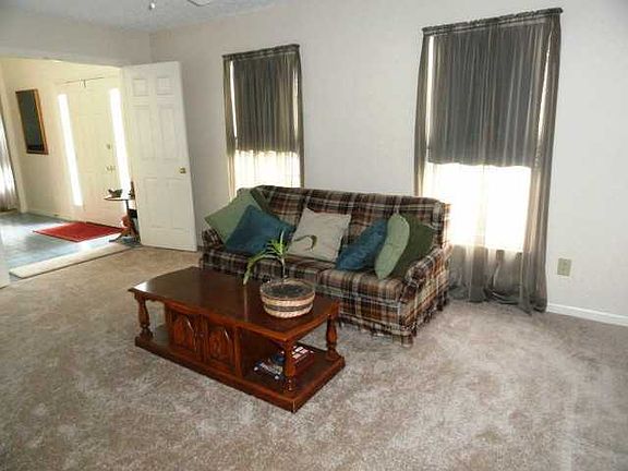 5th image of 929 Carron Ct