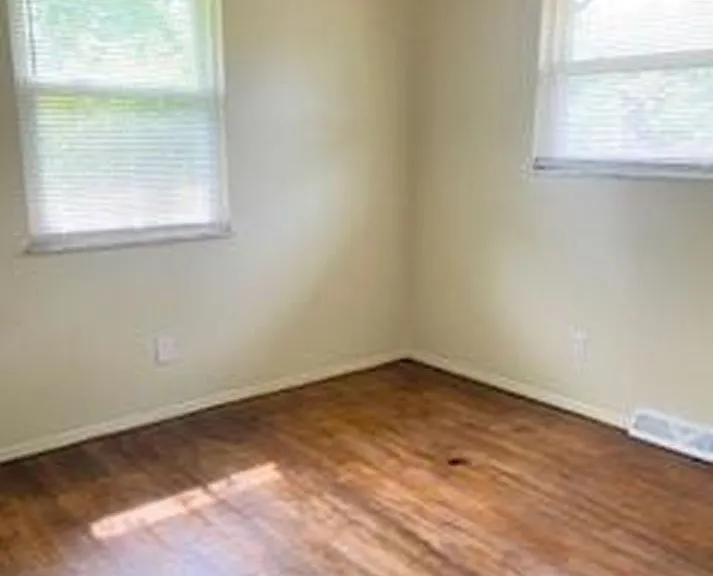 184 Kenwood Ave — Photo 9