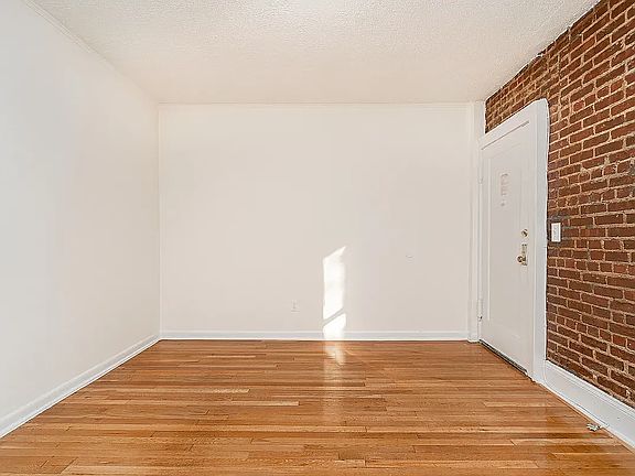 2nd image of 21-70 Crescent St Unit D11