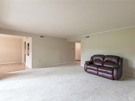 3rd image of 1614 Thunderbird Ln