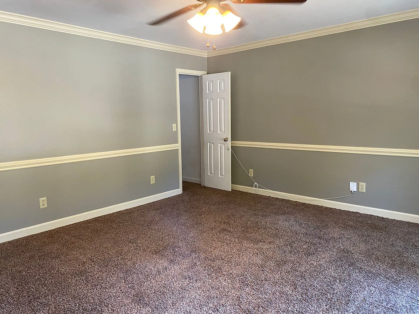 3bed/2bath Home with 2 car garage! — Photo 2