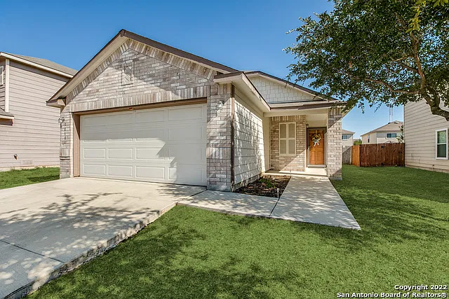 3 bed, 2.0 bath, 1216 sqft, $1,725 — Photo 1