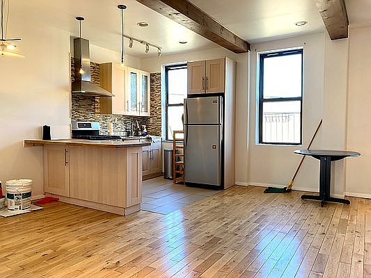 1st image of 162 Graham Ave APT 4