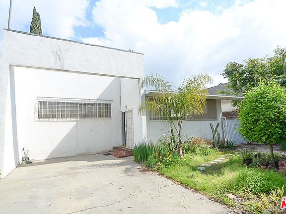 3rd image of 402 N Plymouth Blvd