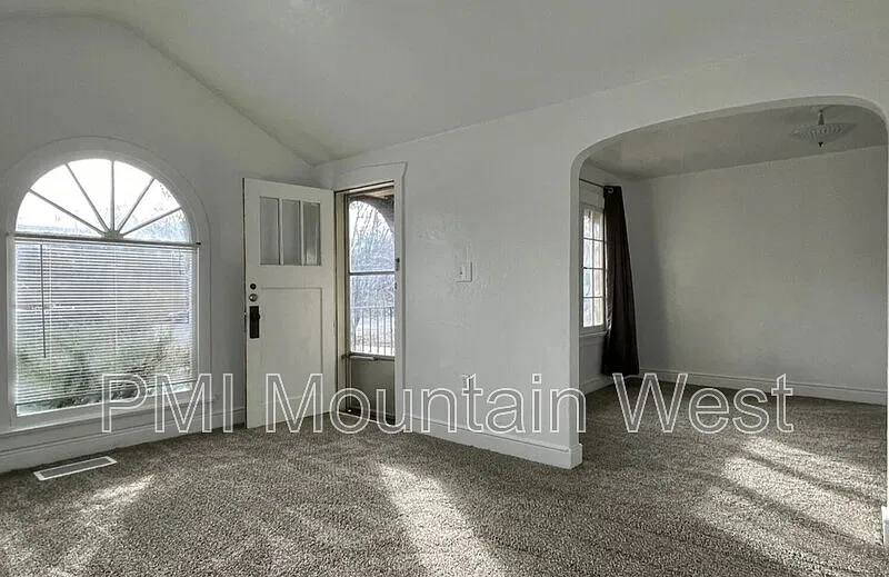 2 bed, 1.0 bath, 950 sqft, $1,325 — Photo 3