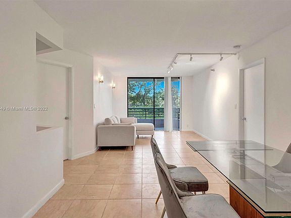 5th image of 3300 NE 191st St APT 204
