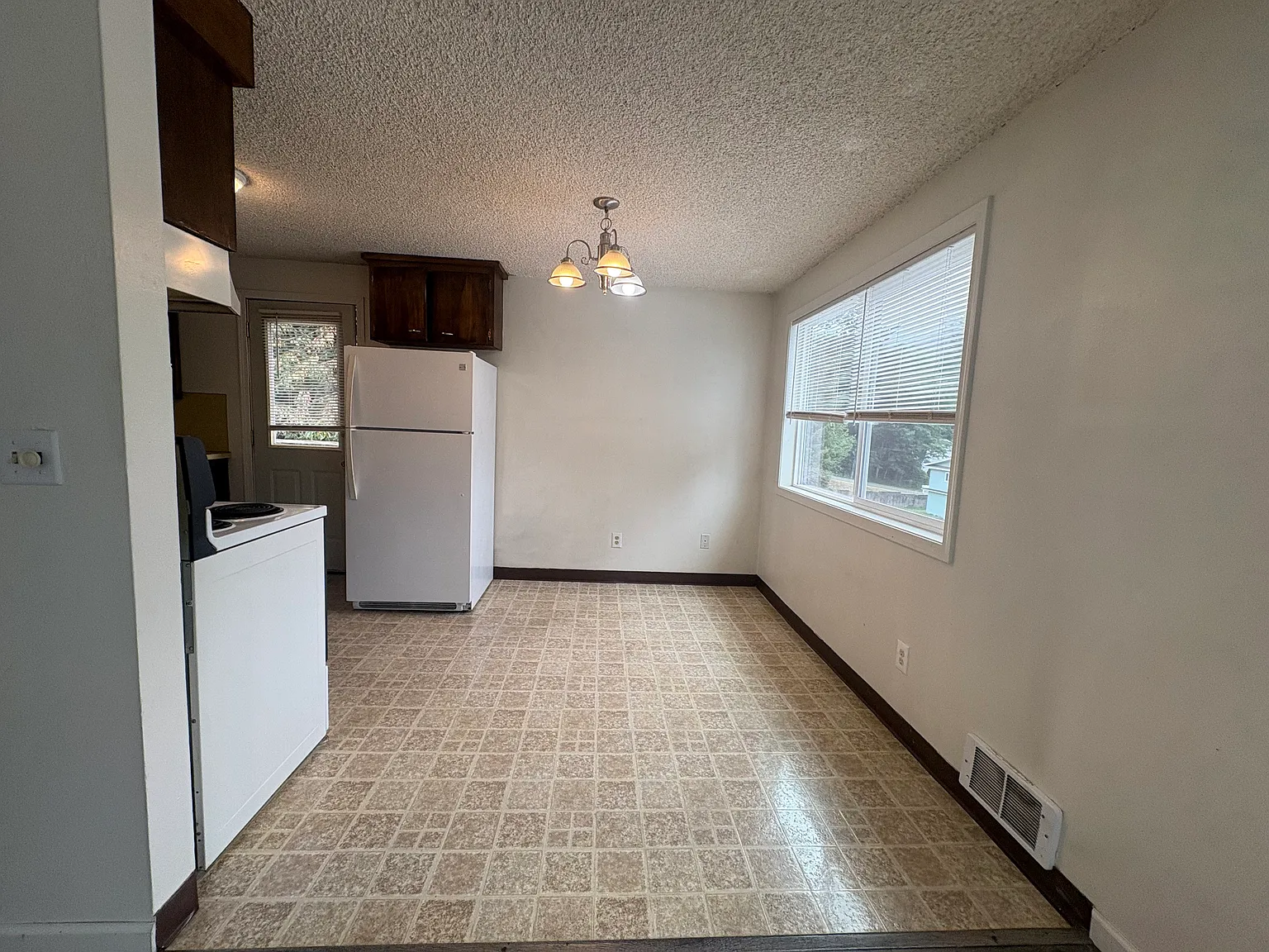 2 bed, $1,350 — Photo 2