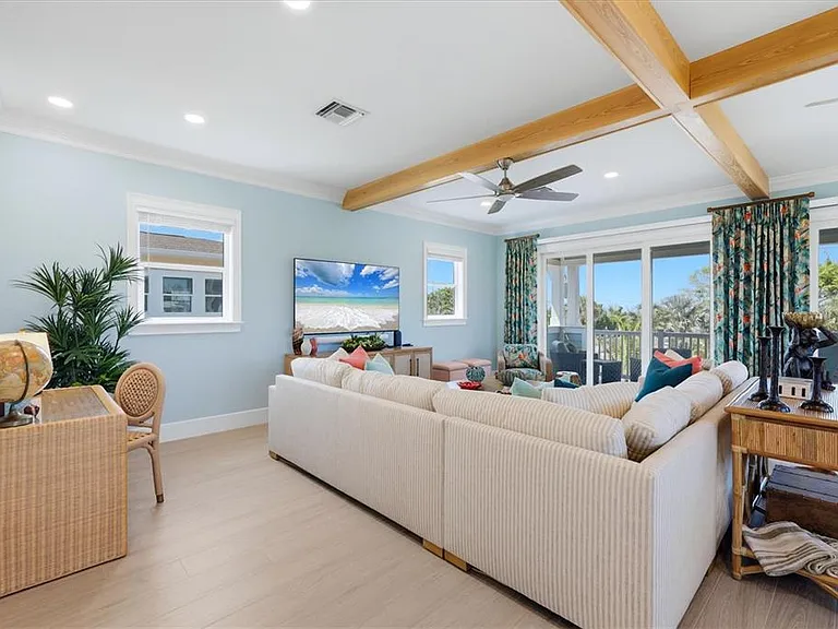 115 Aqua Ln — Photo 12