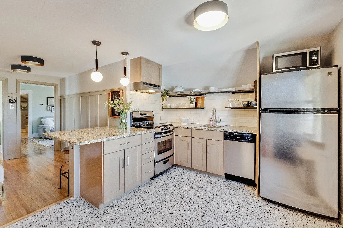 2 bed, 990 sqft, $3,495 — Photo 2