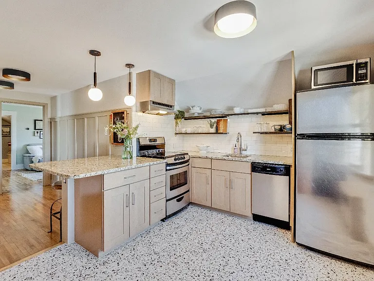 303 E Olive St #2 — Photo 2