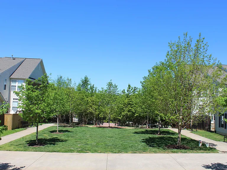 2138 Lockwood Dr — Photo 30