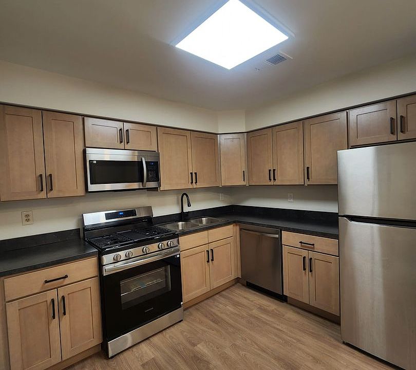 1st image of 233 Zachary Ct