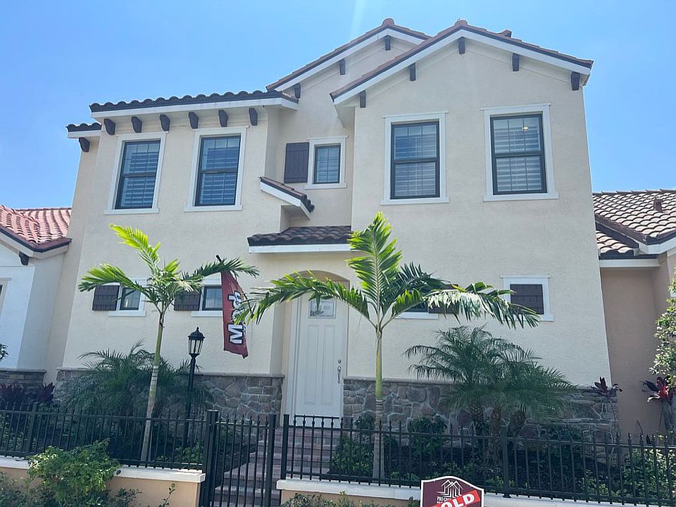 1st image of 906 E Venice Ave #19