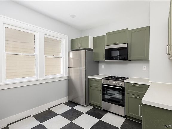 5th image of 135 Park St