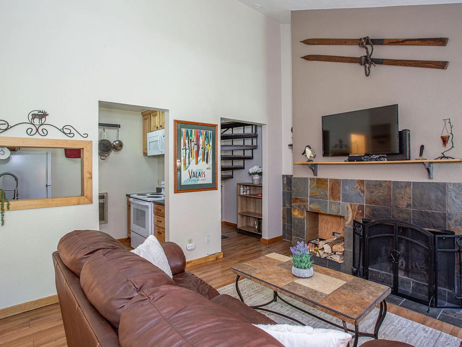 2 bed, 1008 sqft, $2,550 — Photo 3