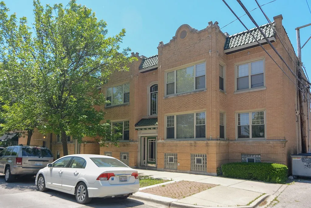 5208 N Sawyer Ave — Photo 1