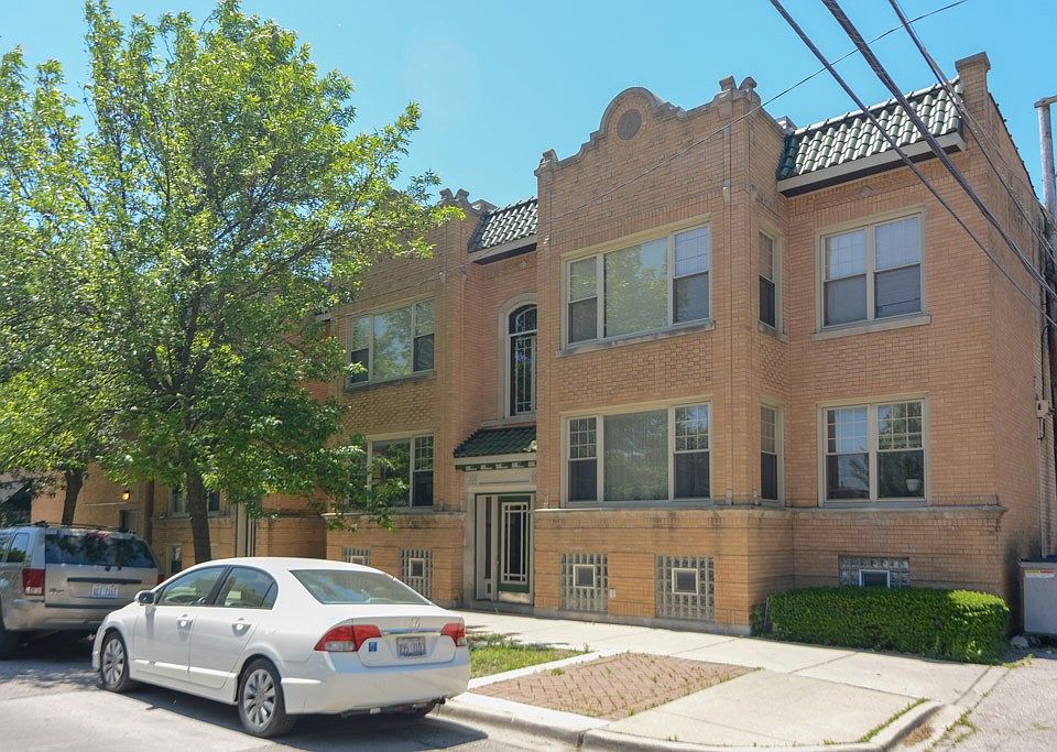 1st image of 5208 N Sawyer Ave #3