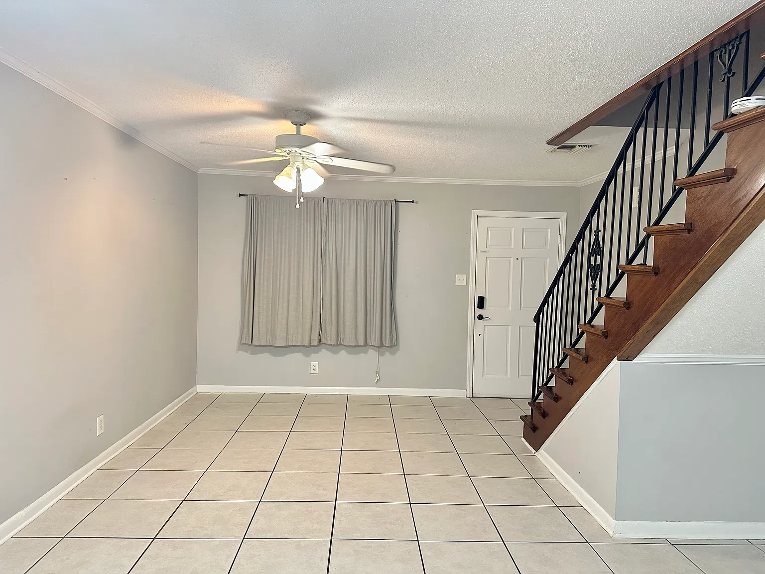 337 E University Ave — Photo 2