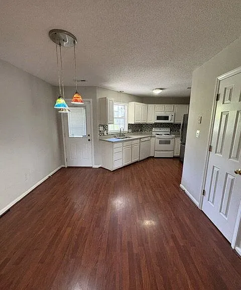2502 Bluff View Ct #B — Photo 4