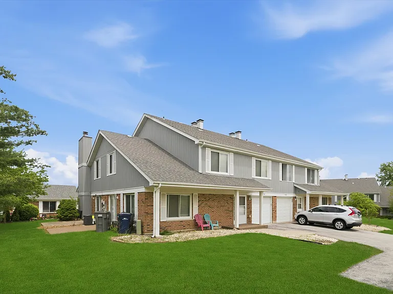 15826 Farm Hill Dr — Photo 2