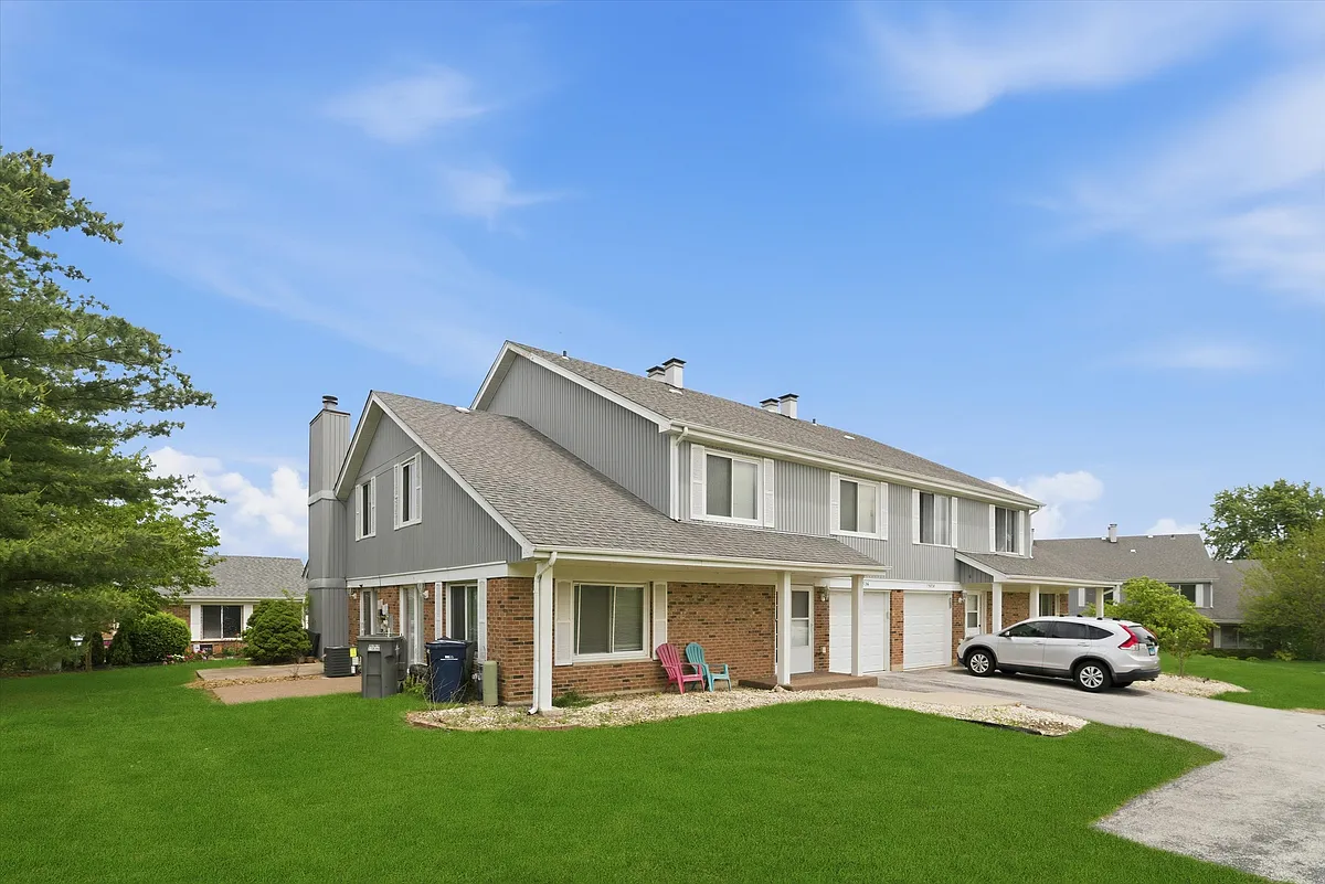 Building Photo - 15826 Farm Hill Dr
