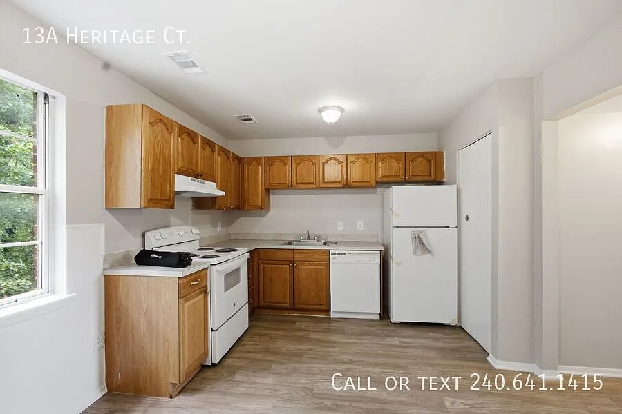 Charming 2 BR/1.5 BA Townhome in Annapolis with Bright Living Spaces and Spacious Kitchen! — Photo 3
