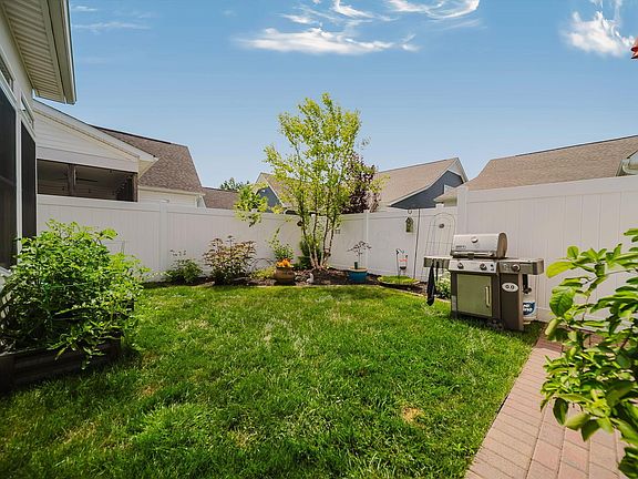 4th image of 3475 Jessica Ln S