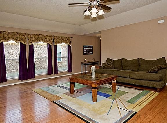 4th image of 9833 Carter Dr
