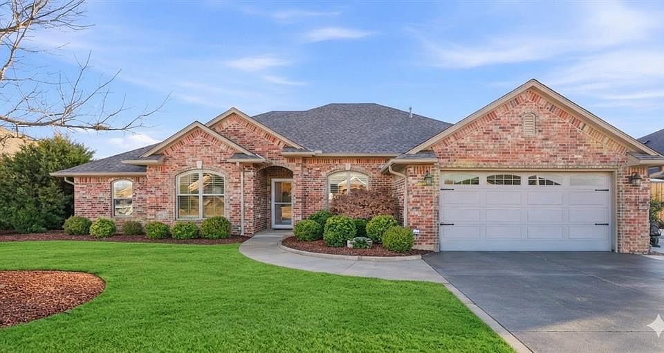 1st image of 912 Stephanie Ln