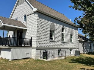 301 W 1st St, Genoa, IL 60135