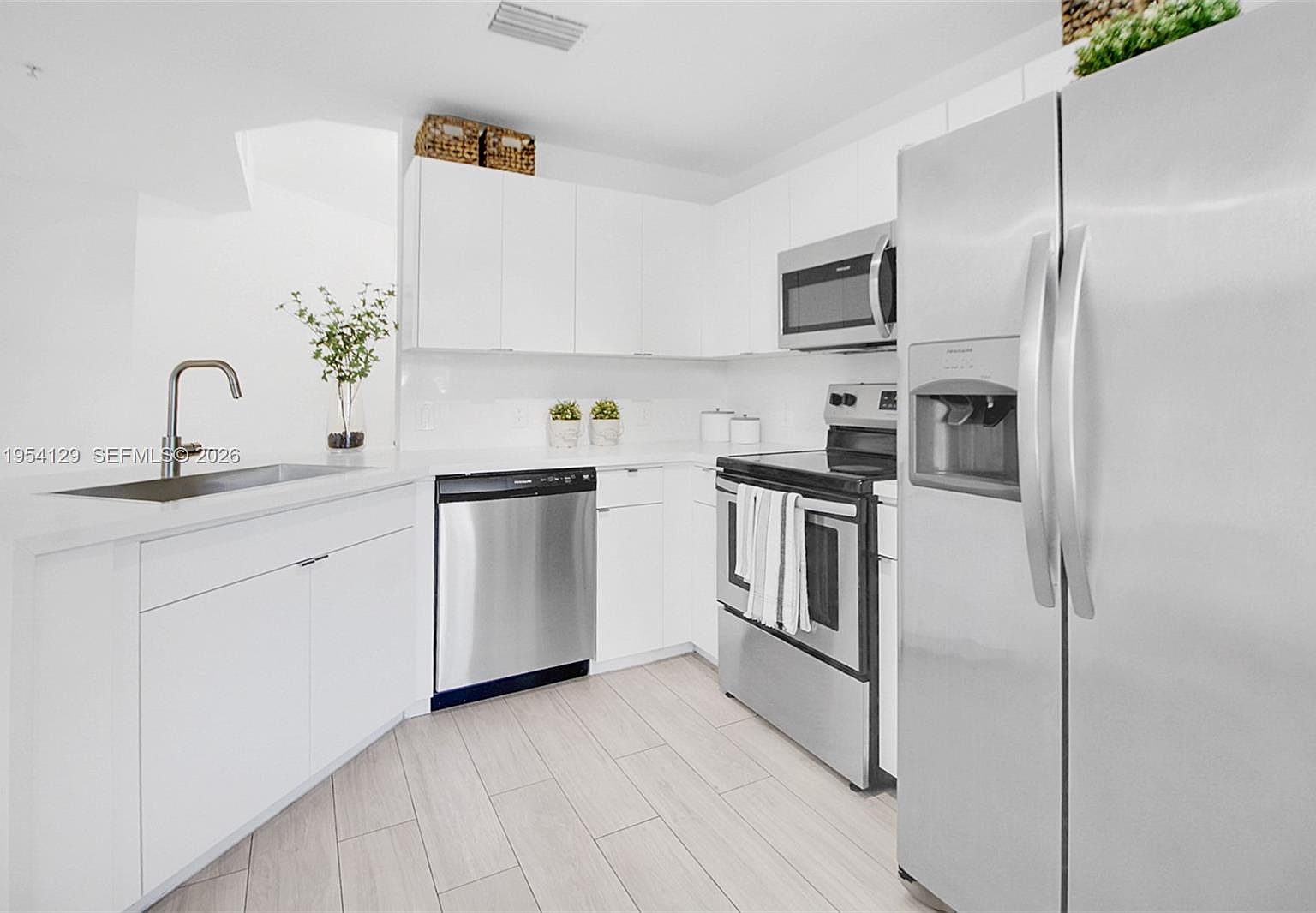 8930 NE 8th Ave Unit 901, Miami, FL 33138 | Zillow