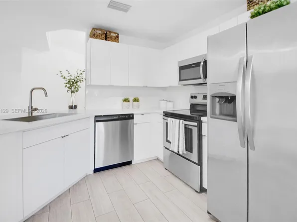 8930 NE 8th Ave Unit 901, Miami, FL 33138